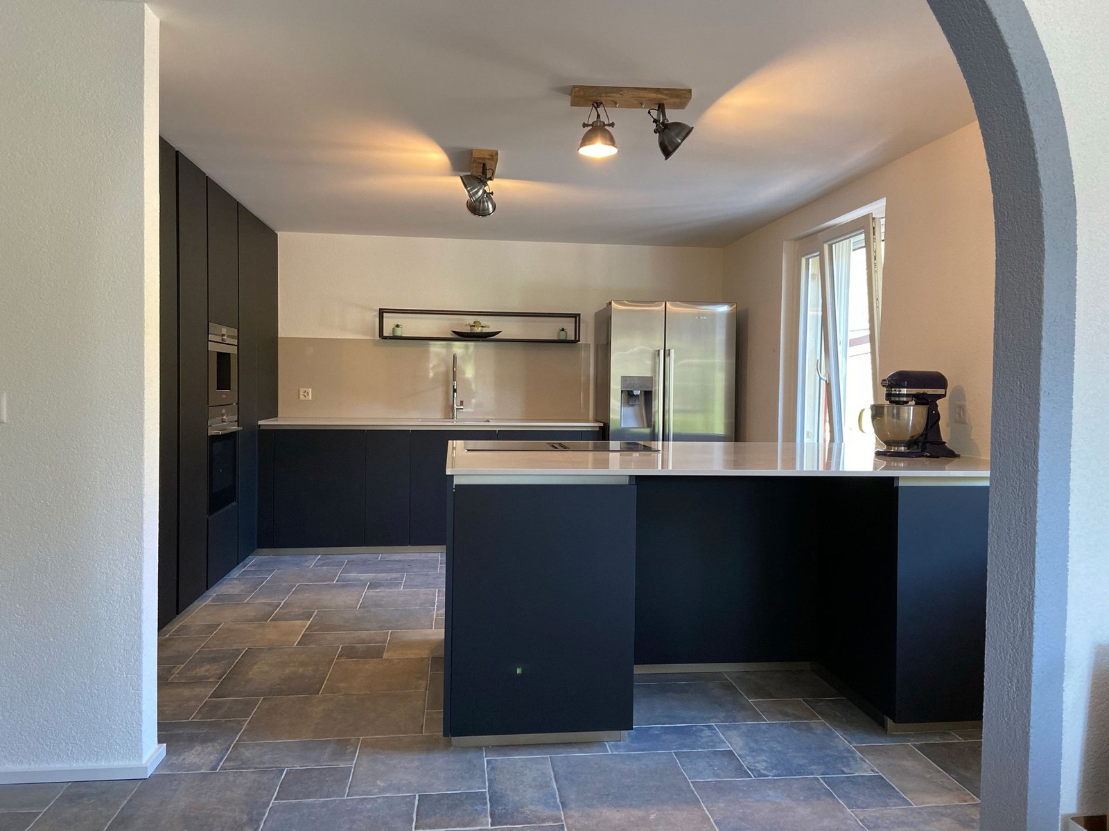 Cuisine design livrée à Remaufens